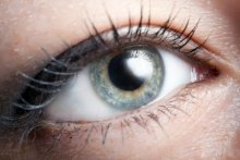 Die Belastung für Augen bei der Bildschirmarbeit darf nicht unterschätzt werden. (Bild-Quelle: 123rf)