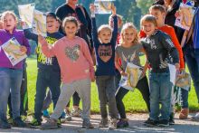 Die Kinder freuen sich auf den Orientierungslauf in Hellbrunn. (Bild: AUVA/GRichter)