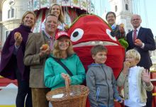 Bildunterschrift Pressefoto:  Avolino beim Rupertikirtag 2016, (v.l.) Mag. Angelika Bukovski, AVOS, Dr. Harald Seiss, SGKK, Dr. Dagmar Ebner-Hörl, Zahnärztekammer, Landessanitätsdirektorin Dr. Heidelinde Neumann,  LH-Stv- Dr. Christian Stöckl, mit Avolino and friends. Copyright: AVOS/Binder