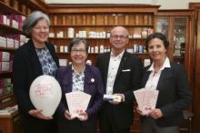 Diemut Strasser Vizepräsidentin Österreichische Apothekerkammer, Heidelinde Neumann Landessanitätsdirektorin, LH-Stv. Christian Stöckl und Renate Waclawiczek Leitung arbeitsmedizinischer Dienst SALK v.l.: Diemut Strasser Vizepräsidentin Österreichische Apothekerkammer, Heidelinde Neumann Landessanitätsdirektorin, LH-Stv. Christian Stöckl und Renate Waclawiczek Leitung arbeitsmedizinischer Dienst SALK