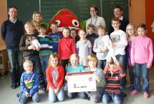 Gruppenbild der stolzen Gewinner mit Avolino