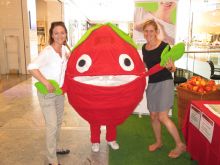 Shoppingcenter-Managerin Mag. Sabine Gabl, (li.), mit AVOS-Gesundheitsreferentin Simone Sommerauer, BEd, MA