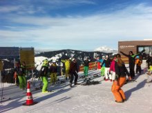 Wer sich vor dem Skifahren aufwärmt, reduziert die Verletzungsgefahr