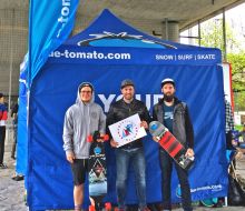 Blue Tomato und AVOS bei der Übergabe der Skateboards für die Bewegte & Gesunde Schule Salzburg