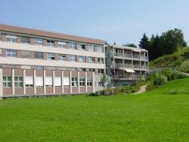 Krankenhaus Oberndorf im Sommer