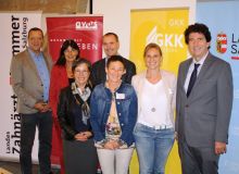 Auf dem Foto (v.l.n.r, 1. Reihe): Landessanitätsdirektorin HR Dr. Heidelinde Neumann, Dr. Astrid Keidel-Liepold, ärztliche Leiterin und Mag. Angelika Bukovksi, beide AVOS, Univ. Prof. Dr. Karl Glockner; (2. Reihe): Dr. Harald Seiss und Elisabeth Gampert-Zaisberger, beide SGKK, Dr. Walter Keidel, Zahnärztekammer. Copyright Foto: AVOS/Binder