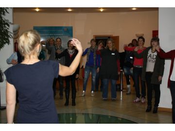 Zur Auflockerung: Bewegung mit AVOS-Bewegungsexpertin Christina Jahnel