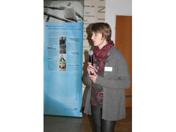 Begrüßung von Dr. Ortrud Gräf, Arbeitsmedizinsche Leiterin des AMD Salzburg.