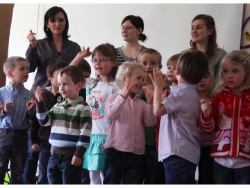 Kindergarten Köstendorf, Lied "Wir wachsen jeden Tag ein klitzekleines Stück"