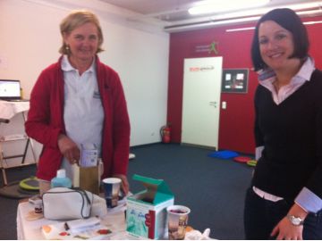 Maria Ergott mit Dr. Doris Aufmesser