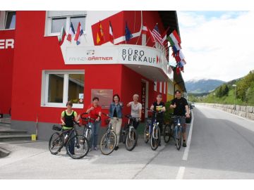 Mitarbeiter von der Firma FAHNENGÄRTNER