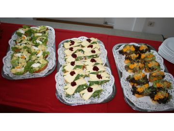 Köstlichkeiten von Hermann liefert für unsere Gäste.