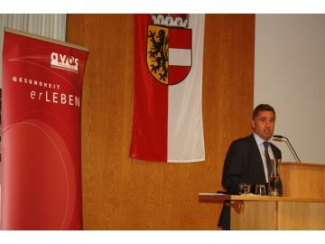 Prof. Mag. Johannes Plötzeneder, Amtsführender Präsident des Landesschulrats für Salzburg, begrüßte die GesundheitsreferentInnen.