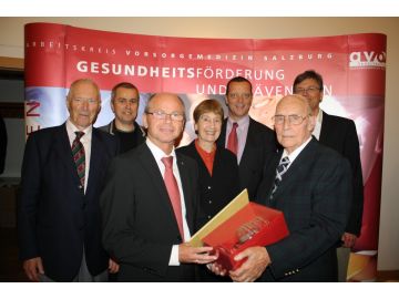 Einige Ehrengäste v.l.n.r.: OMR Dr. Leopold Öhler, Mag. Dr. Thomas Diller, LH-Stv. Dr. Christian Stöckl, MR Dr. Gerheid Widrich, Dir. Harald Seiss, Univ. Prof. Dr. Franz Kainberger, Dr. Peter Kowatsch.