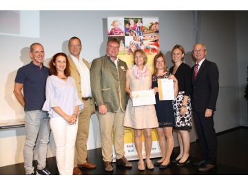 KG Bramberg, v.l.: Dr. Holger Förster, AVOS, Maud Bukovics, AVOS, Dr. Harald Seiss, SGKK, Amtsleiter Franz Mösenlechner, Sabine Nindl, GBA, Susanne Scheuerer, Ltg., Mag. Angelika Bukovski, MIM, GF AVOS, LH-Stv. Dr. Christian Stöckl