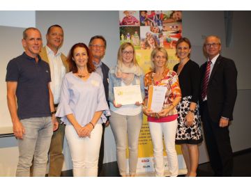 KG St. Josef in Salzburg-Stadt, v.l.: Dr. Holger Förster, AVOS, Dr. Harald Seiss, SGKK, HR Prof. Mag. Reinhold Freinbichler, St. Josef, Theresa Schöll, GBA, Sonja Krispler, Ltg., Mag. Angelika Bukovski MIM, GF AVOS, LH-Stv. Dr. Christian Stöckl