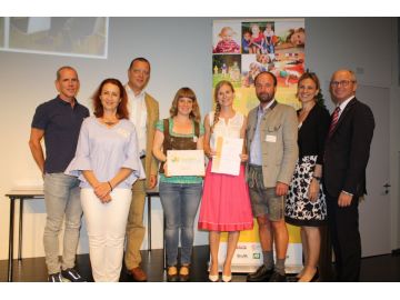 KG Tenneck, v.l.: Dr. Holger Förster, AVOS, Maud Bukovics, AVOS, Dr. Harald Seiss, SGKK, Christine Granig, Elternvertr., Stephanie Wind, GBA, Ltg., Rudolf Steindl, Vizebgm., Mag. Angelika Bukovski MIM, GF AVOS, LH-Stv. Dr. Christian Stöckl