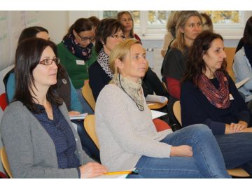 Kindergartenleiterinnen und Pädagoginnen aus Stadt und Land