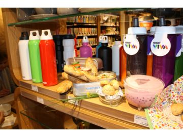 Zwischen den SIGG-Flaschen versteckt sich die spätere Sieger-Jause aus Schwarzach (3b).